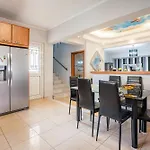 بيت للعطل Rafaela's House 2